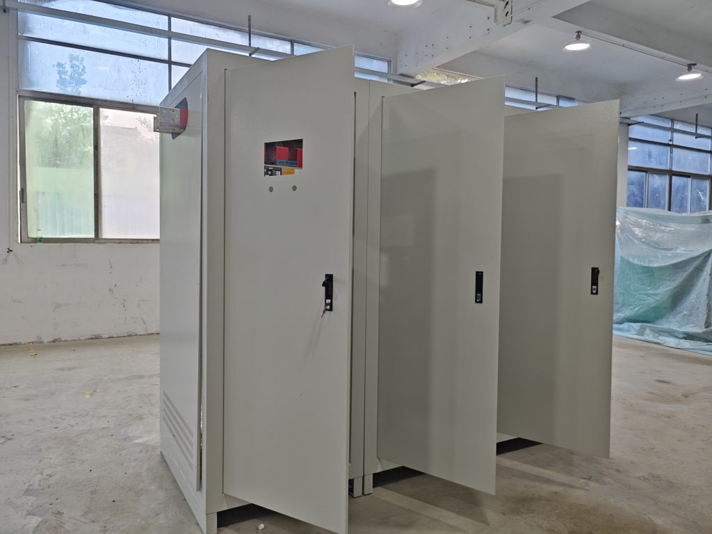 2000KVA 三相分调稳压器:工业级电力稳压解决方案插图 2000KVA 三相分调稳压器:工业级电力稳压解决方案插图