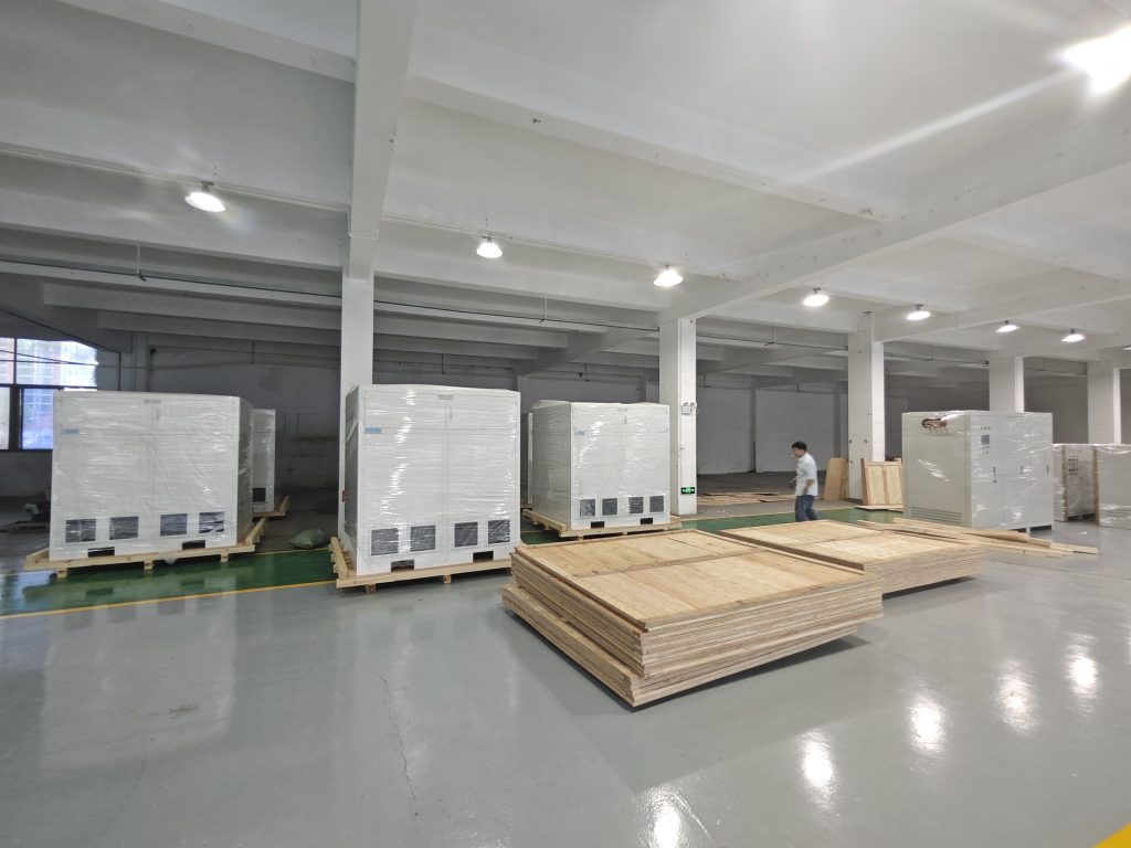 2500KVA 大功率稳压器打包出货，为工业生产稳定供电保驾护航插图1