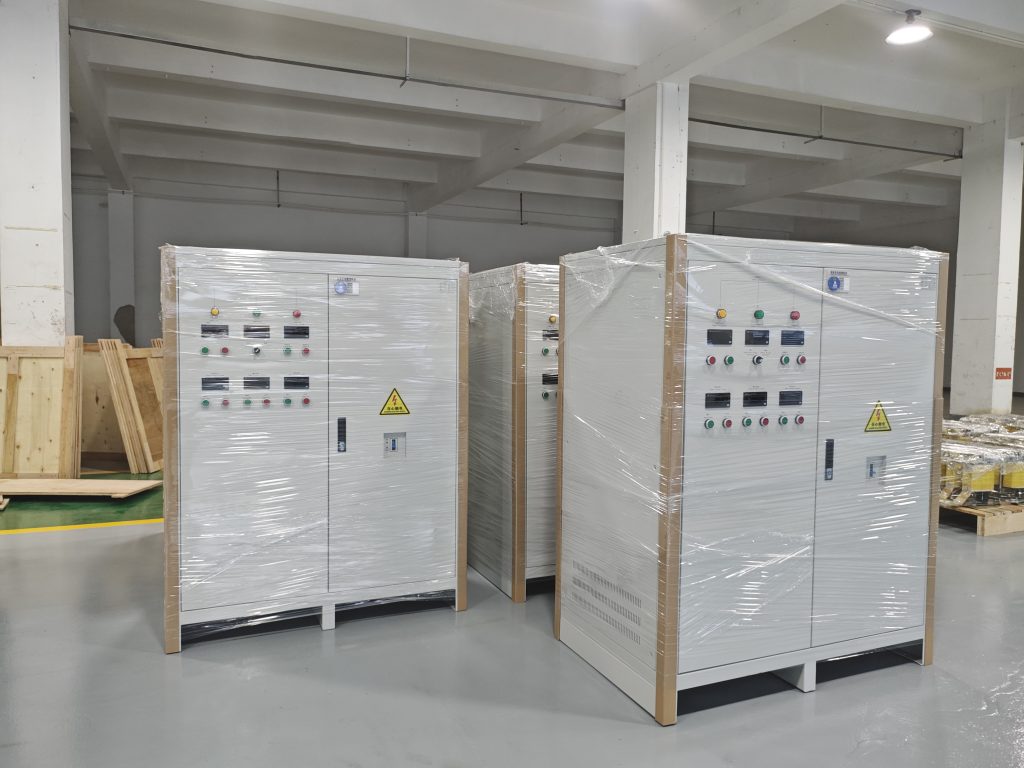 2500KVA 大功率稳压器打包出货，为工业生产稳定供电保驾护航缩略图
