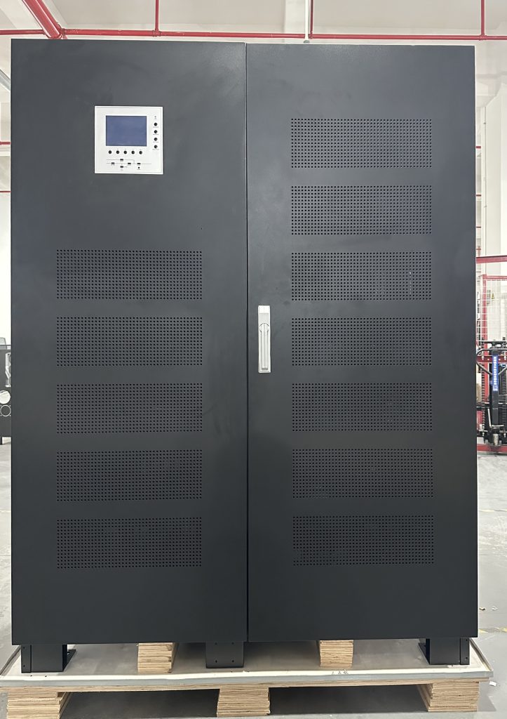 大型UPS保护核心设备，筑起全天候安全屏障缩略图